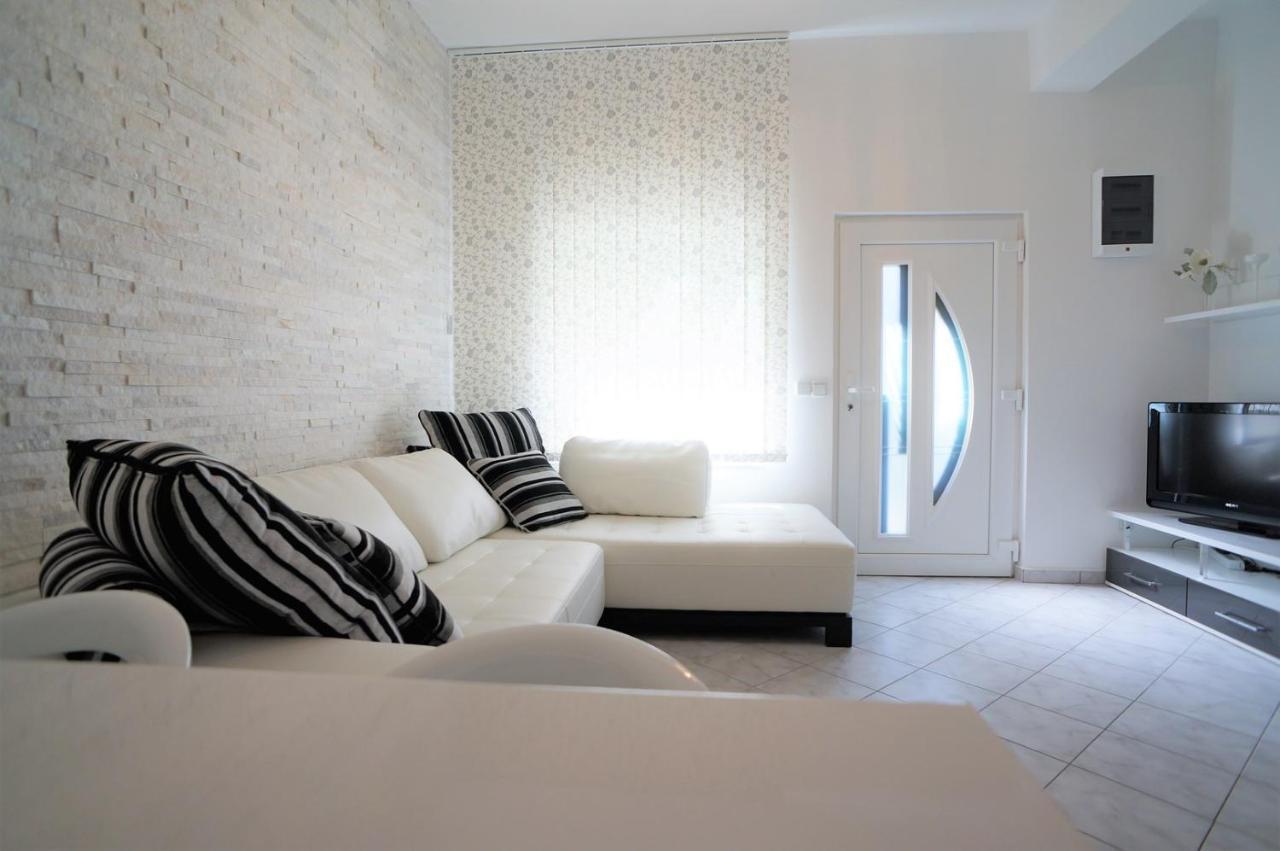 Holiday House Queens With Sea View Selce Exterior foto