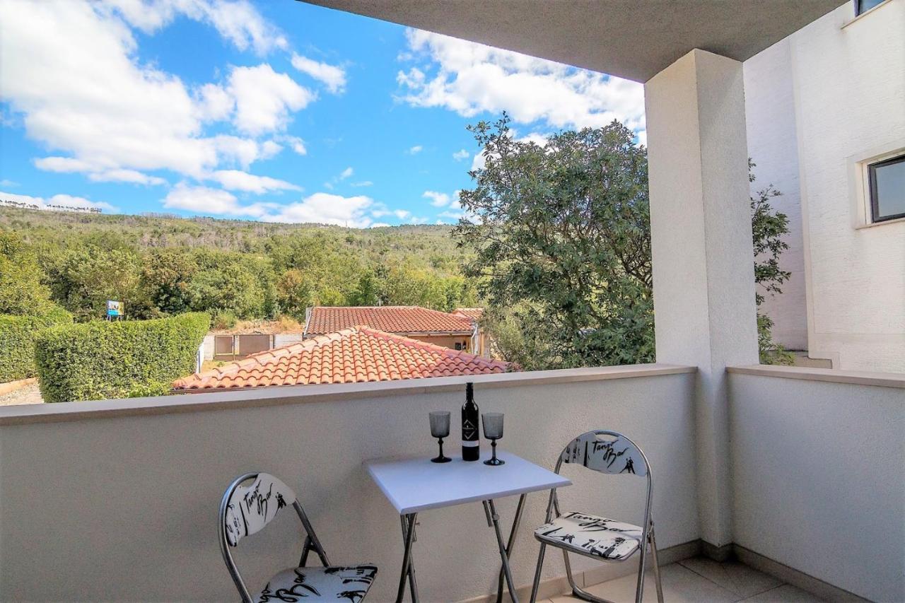 Holiday House Queens With Sea View Selce Exterior foto